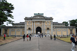 奈良国立博物館